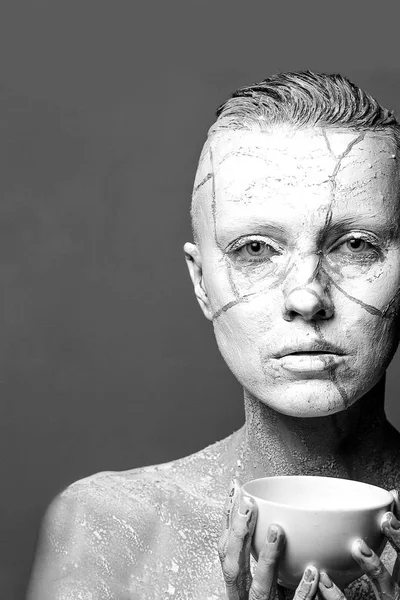 Kil kaplı kadın portresi sanat 