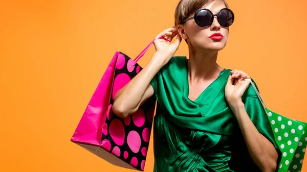 Joven Mujer Compras Feliz Verano Primavera Con Bolsas Compras —  Fotos de Stock