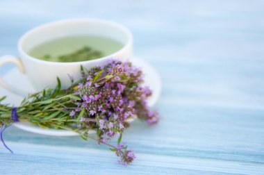 Grup taze kekik ile sağlıklı bitki çayı