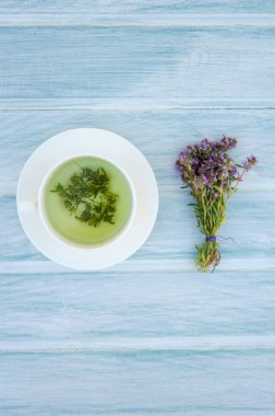 Grup taze kekik ile sağlıklı bitki çayı