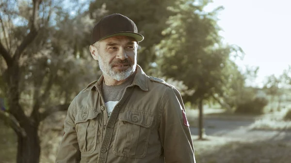 Hombre Feliz Aire Libre Durante Soleado Día Primavera Verano —  Fotos de Stock