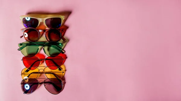 Variedad Gafas Sol Sobre Fondo Colorido — Foto de Stock