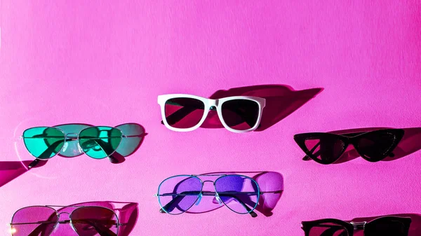 Sonnenbrille Über Buntem Hintergrund — Stockfoto