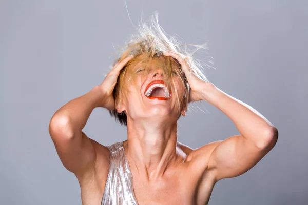 Joven Mujer Alegre Positiva Con Pelo Rubio Emociones Sentimientos Positivos — Foto de Stock