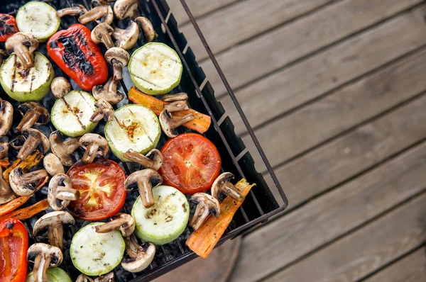 Comida Saudável Preparando Livre Verão Piquenique Primavera Legumes Grelhados Grelha — Fotografia de Stock