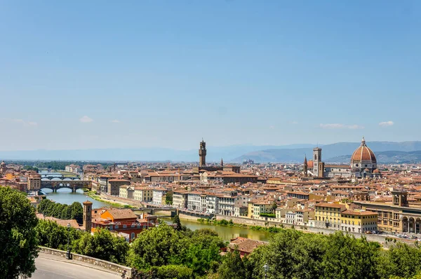 Floransa, İtalya 'daki tarihi binalar ve ünlü Santa Maria del Fiore Bazilikası
