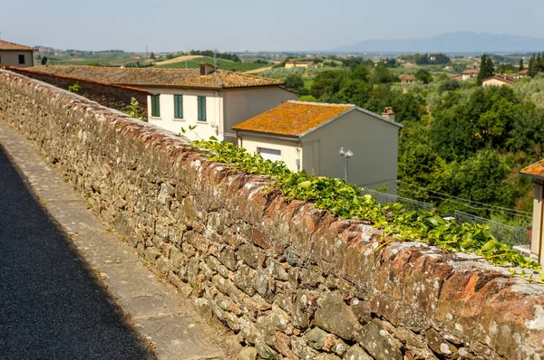 house on the hill, italian countryside