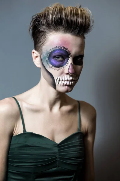 Halloween Bella Donna Con Luminoso Nero Halloween Trucco Isolato Sfondo — Foto Stock