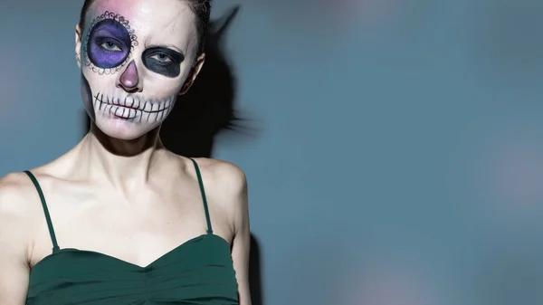 Halloween Bella Donna Con Brillante Trucco Nero Halloween Divertente Ombra — Foto Stock