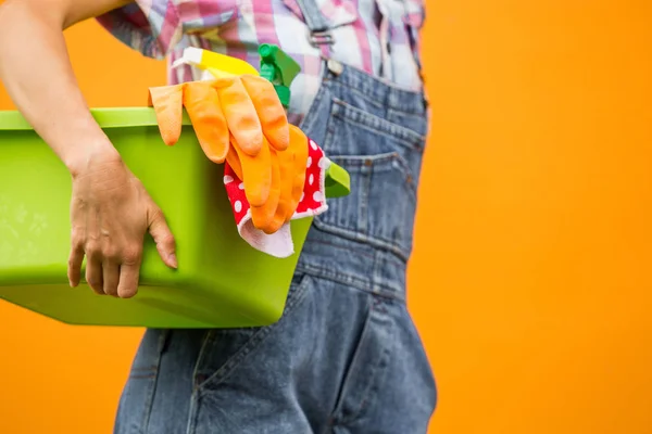 Vrouw Met Huis Benodigdheden Klaar Schone Kamer Herfst Voorjaars Reiniging — Stockfoto