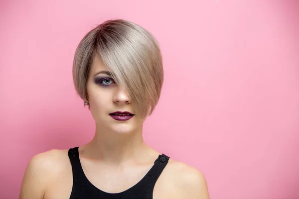 Portrait Young Beautiful Blonde Woman Short Hair Pink — Stock Photo, Image