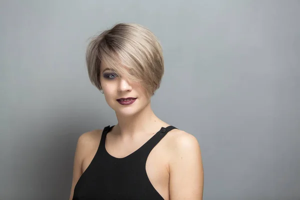 Portrait Young Beautiful Blonde Woman Short Hair — Stock Photo, Image