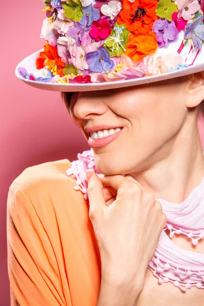 Retrato Moda Uma Jovem Mulher Usando Acessórios Elegantes Olhos Escondidos — Fotografia de Stock