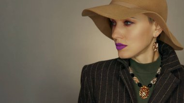 Güzel sonbahar kadın, tonda görüntü