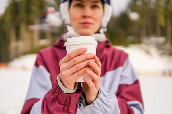 Sport Relax Young Woman Drinking Hot Tea While Resting Winter — Stock Photo, Image