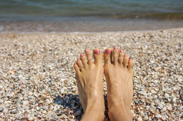 Férias Mulher Pés Closeup Menina Relaxante Praia Desfrutar Sol Dia — Fotografia de Stock