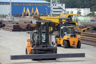 çelik bağlantı noktası depodaki yükleme