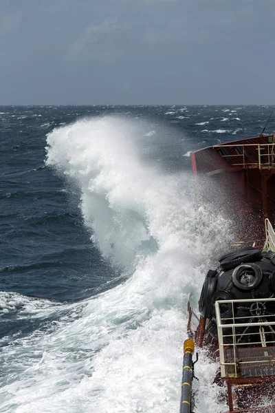 fırtına dalga deniz tankeri tarafında hits