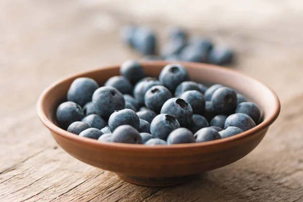 Ahşap arka planda taze Blueberry, üst görünüm. — Stok fotoğraf