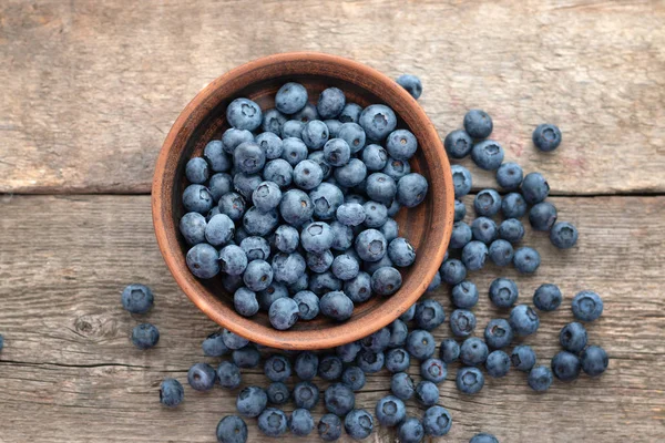 Ahşap arka planda taze Blueberry, yakın yukarı — Stok fotoğraf