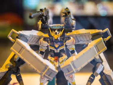 Chonburi, Tayland-1 Mayıs 2017: Kodomo 'daki Gundam anime figürü J-Park ' t a Merhaba 1 Mayıs 2017. J-Park Sriracha, Tayland. Anime Japonya 'da animasyon veya karikatür popüler bir türüdür.