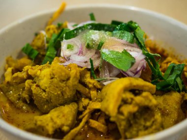 Khao Soi tarifi, Curried tavuk şehriye çorbası