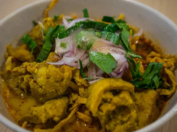 Khao Soi tarifi, Curried tavuk şehriye çorbası