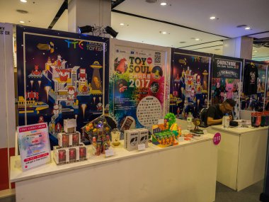 Bangkok - 6,2017 olabilir: karikatür rakam Tayland oyuncak Expo 2017 kutluyor 5 yıl dönümü 6 Mayıs 2017 Centralworld giriş, ücretsiz, Bangkok, Tayland.