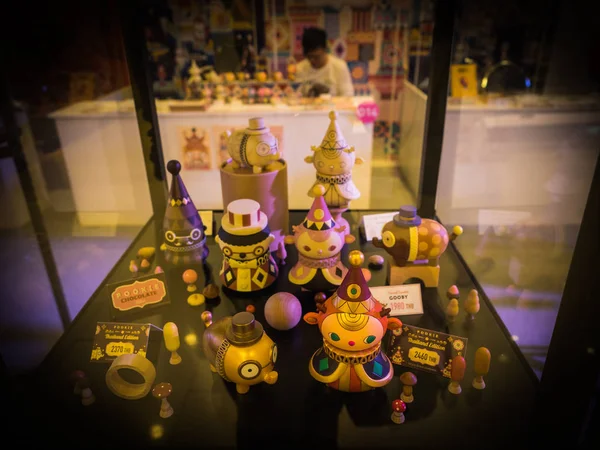 Bangkok - 6,2017 olabilir: karikatür rakam Tayland oyuncak Expo 2017 kutluyor 5 yıl dönümü 6 Mayıs 2017 Centralworld giriş, ücretsiz, Bangkok, Tayland.