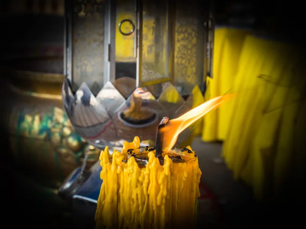 Sarı mum ateşini kapatın, lowkey