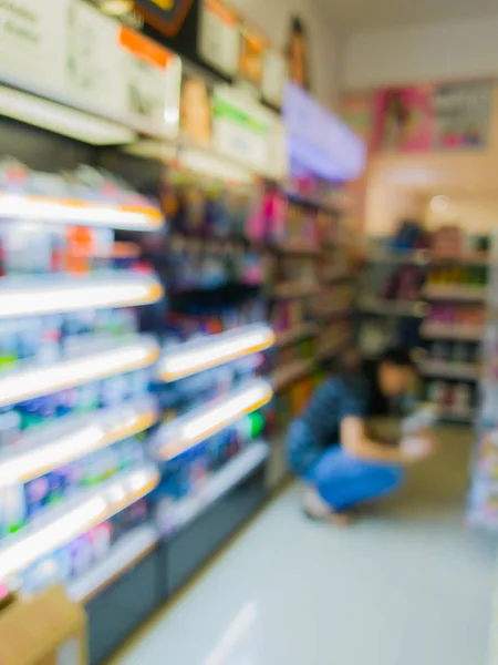 Blur Beeld Van Vrouw Het Kopen Van Snacks Een Supermarkt — Stockfoto