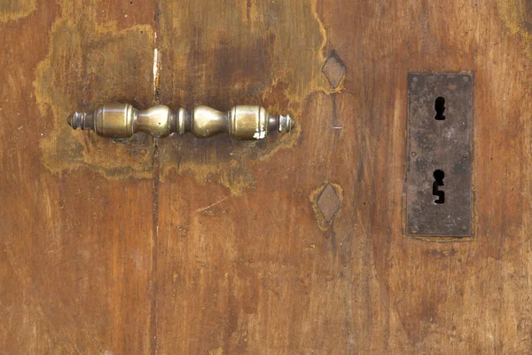 Old door with brass handle — Stock Photo, Image