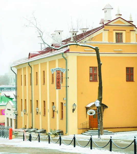 Eski bina, Minsk, street, Beyaz Rusya, ağaç, yol, çit, üst şehir