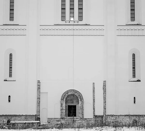 Στο Δρόμο Κτίριο Εκκλησία Τις Πόρτες Παράθυρο Λευκό Βεράντα Υπαίθριο — Φωτογραφία Αρχείου