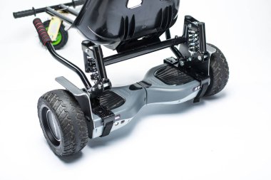 Kendini beyaz arka plan üzerinde elektrik kaykay akıllı Scooter Dengeleme Hoverboard çift tekerlek yakın çekim