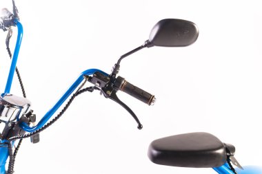 Kendini beyaz arka plan üzerinde elektrik kaykay akıllı Scooter Dengeleme Hoverboard çift tekerlek yakın çekim
