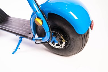 Kendini beyaz arka plan üzerinde elektrik kaykay akıllı Scooter Dengeleme Hoverboard çift tekerlek yakın çekim