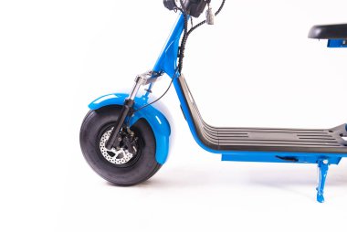 Kendini beyaz arka plan üzerinde elektrik kaykay akıllı Scooter Dengeleme Hoverboard çift tekerlek yakın çekim