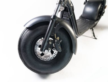 Kendini beyaz arka plan üzerinde elektrik kaykay akıllı Scooter Dengeleme Hoverboard çift tekerlek yakın çekim