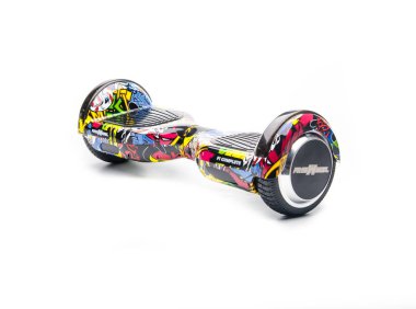 Kendini beyaz arka plan üzerinde elektrik kaykay akıllı Scooter Dengeleme Hoverboard çift tekerlek yakın çekim