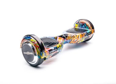 Kendini beyaz arka plan üzerinde elektrik kaykay akıllı Scooter Dengeleme Hoverboard çift tekerlek yakın çekim