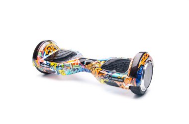 Kendini beyaz arka plan üzerinde elektrik kaykay akıllı Scooter Dengeleme Hoverboard çift tekerlek yakın çekim