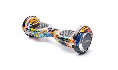 Kendini beyaz arka plan üzerinde elektrik kaykay akıllı Scooter Dengeleme Hoverboard çift tekerlek yakın çekim