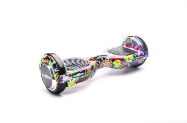 Kendini beyaz arka plan üzerinde elektrik kaykay akıllı Scooter Dengeleme Hoverboard çift tekerlek yakın çekim