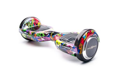 Kendini beyaz arka plan üzerinde elektrik kaykay akıllı Scooter Dengeleme Hoverboard çift tekerlek yakın çekim