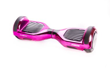 Kendini beyaz arka plan üzerinde elektrik kaykay akıllı Scooter Dengeleme Hoverboard çift tekerlek yakın çekim