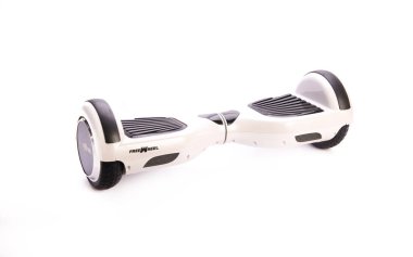 Kendini beyaz arka plan üzerinde elektrik kaykay akıllı Scooter Dengeleme Hoverboard çift tekerlek yakın çekim