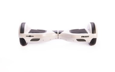 Kendini beyaz arka plan üzerinde elektrik kaykay akıllı Scooter Dengeleme Hoverboard çift tekerlek yakın çekim