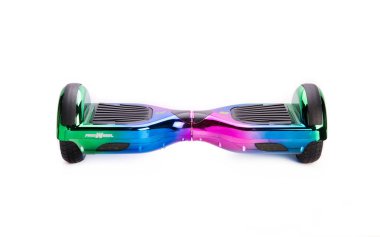Kendini beyaz arka plan üzerinde elektrik kaykay akıllı Scooter Dengeleme Hoverboard çift tekerlek yakın çekim