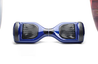 Kendini beyaz arka plan üzerinde elektrik kaykay akıllı Scooter Dengeleme Hoverboard çift tekerlek yakın çekim